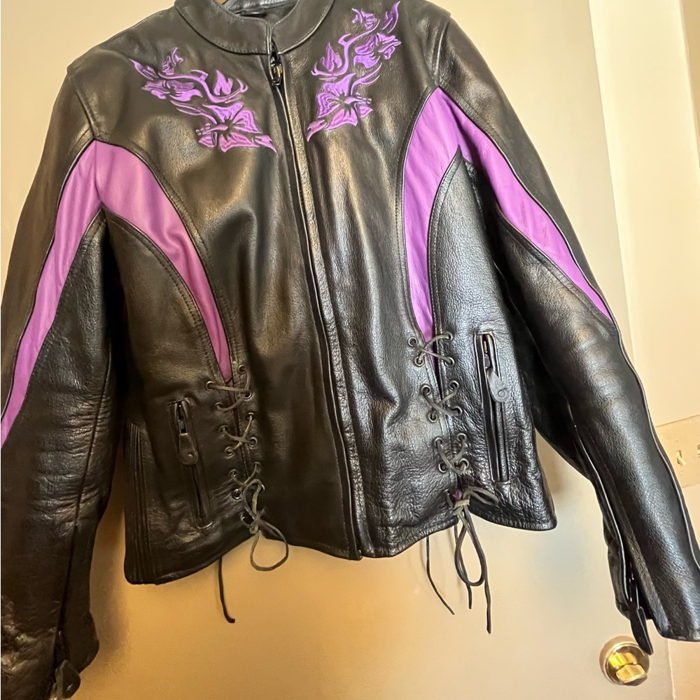 GORGEOUS 🏍️ Riding Jacket. Zip out lining. Black/purple. SZ Large
